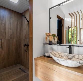 Skopje Region Cabin | Blisku do Gradot - Riverfront Luxury Cabins