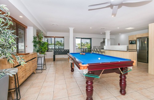 Broadbeach Waters House | Bliss At Broadbeach - Large canal facing property
