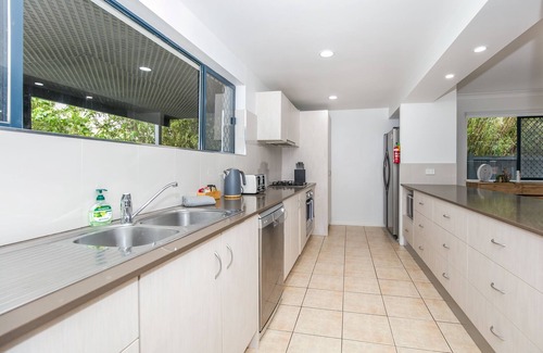 Broadbeach Waters House | Bliss At Broadbeach - Large canal facing property