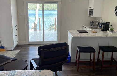 King's Point House | Bliss by da Bay Deluxe suite 4