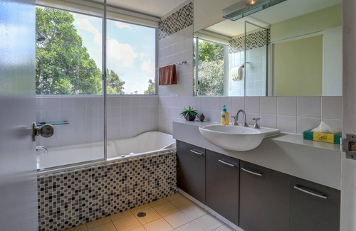 Montville House | Bliss On Boongala - A Modern, Spacious, Split Level Home With an Outlook to the Coast