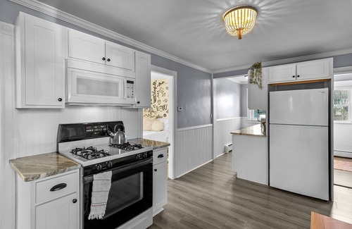 Bristol Apartment | Blissful in Bristol - short walk to waterfront, restaurants, coffee shops & park