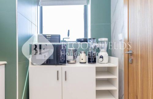 Dubai Apartment | Bloomfields Cozy 1Br Blue Waves Dubai Land