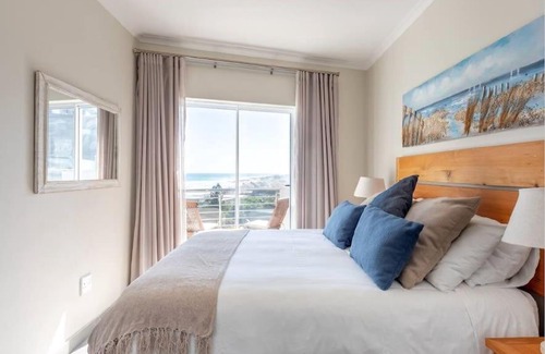 Bloubergstrand Apartment | Bloubergstrand 2 Bedroom Beachfront Apartment