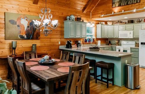 Blowing Rock House | Blowing Rock Getaway: Pet-Friendly Cabin for a Peaceful Mountain Retreat
