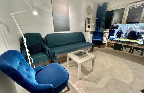 Srodmiescie Połnocne Apartment | BLUE 3 metro WiFi 1 Gbs 75'TV Netflix Disney HBO Max AppleTV Amazon