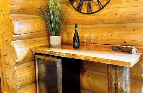 Fiddler Lake Resort Ski Chalet | Blue Bear Spa ,private pool & lake access