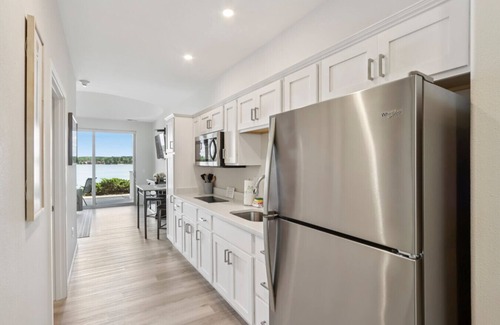 Lake Delton Apartment | Blue Birch Haven at Delton Grand - Waterfront