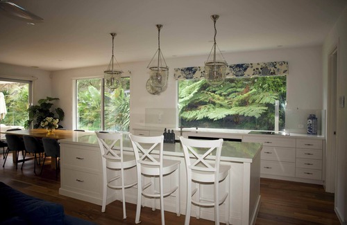 Rye House | Blue Costal Haven Retreat - With Swimming Pool