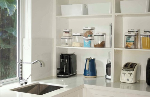 Rye House | Blue Costal Haven Retreat - With Swimming Pool