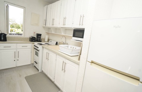 Rendezvous Condo | BLUE HAVEN 1- STUDIO CONDO near BEACHES W/POOL