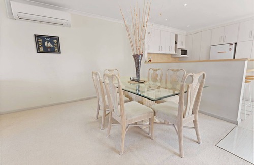 Paynesville House | Blue Haven - Indulge in the comfort of this waterfront haven