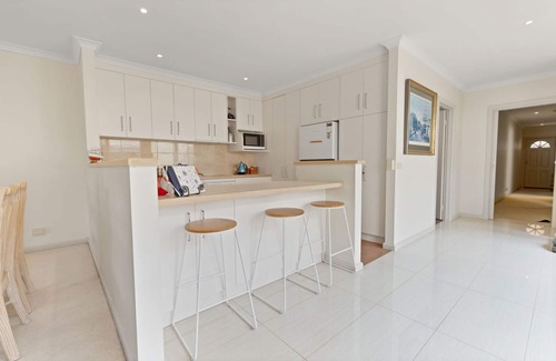 Paynesville House | Blue Haven - Indulge in the comfort of this waterfront haven