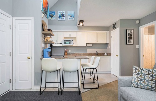 Craigleith Condo | Blue Haven - Pool, Hot Tub, Shuttle to Blue