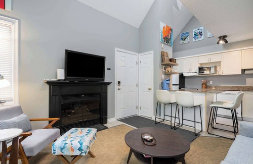 Craigleith Condo | Blue Haven - Pool, Hot Tub, Shuttle to Blue