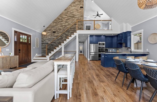 Lake Norman of Catawba House | Blue Heron by AvantStay | Lakefront, Dock, Pool, Theater | Sleeps 22