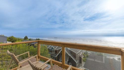 Rockaway Beach House | Blue Horizon by AvantStay Panoramic Views of the Ocean w Entertainers Patio