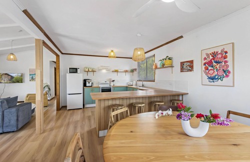 North Creek House | Blue House Surf Shack - Pet Friendly - Pet Friendly Authentic Beach House