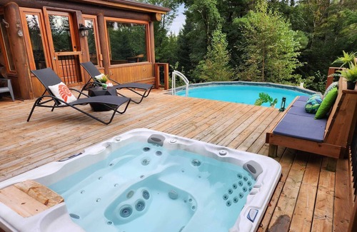Fiddler Lake Resort Ski Chalet | Blue Moose Private pool, spa & lake access