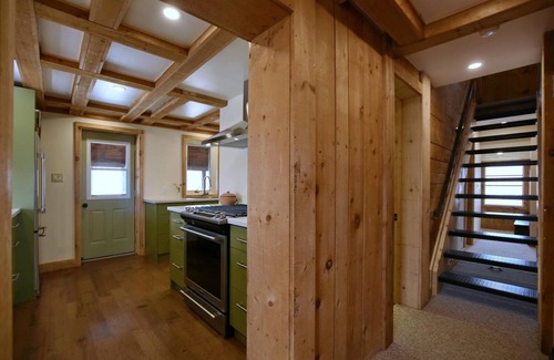 Craigleith Cottage | Blue Mountain 3 bedroom home - Minutes from the beach and Village!