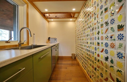 Craigleith Cottage | Blue Mountain 3 bedroom home - Minutes from the beach and Village!