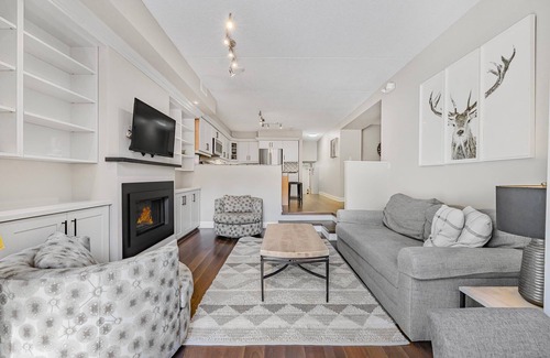 The Blue Mountains Condo | Blue Mountain Haus - Private Patio - Walk to Blue