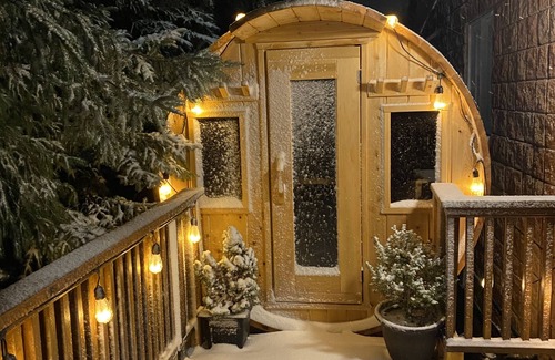 The Blue Mountains Ski Chalet | Blue Mountain Chalet, Just 2 minutes from the hill.