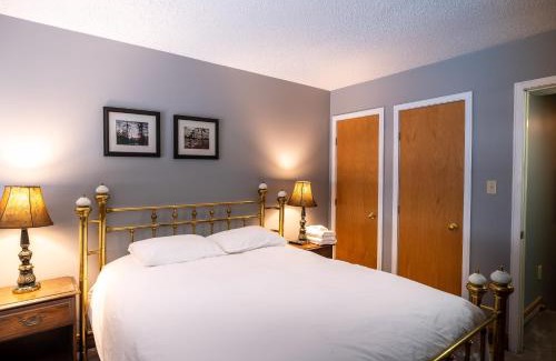 The Blue Mountains Apartment | Blue Mountain Slopeside Chalet in Chateau Ridge
