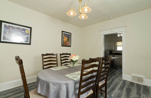 Roanoke House | Blue Oasis House: be close to everything in Roanoke