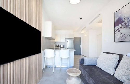 Tel Aviv City Center Apartment | Blue One by HolyGuest