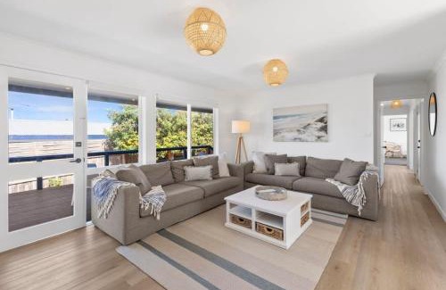 Ocean Grove House | Blue Seas Beach House, 400 metres to the beach