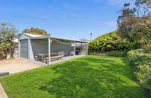 Ocean Grove House | Blue Seas Beach House, 400 metres to the beach