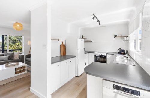 Ocean Grove House | Blue Seas Beach House, 400 metres to the beach