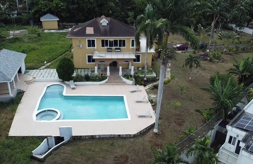 Albion Villa | Blue Seas Villa 2 in Montego Bay with AC, WiFi large property with sea view