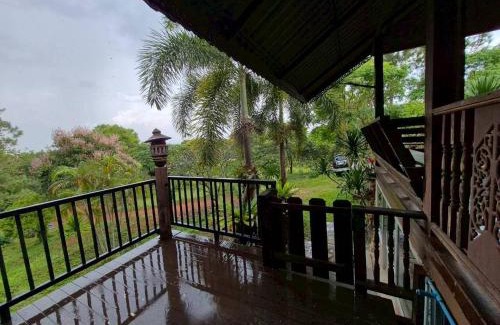 Kaset Sombun House | Blue Sky Hills Home Stay
