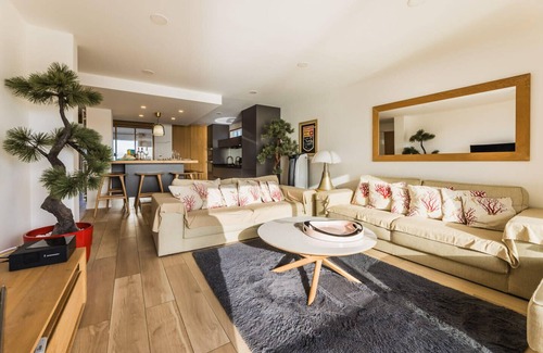 Behobie Apartment | BLUE UHAINA . KEYWEEK . Sea view apartment Biarritz downtown