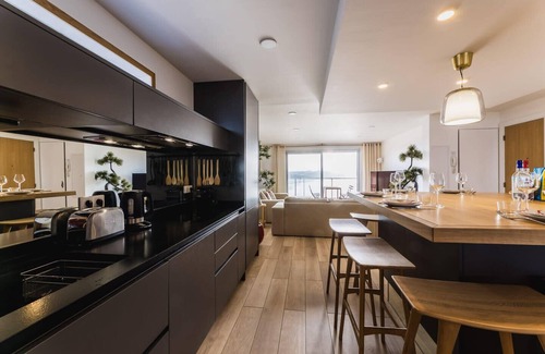 Behobie Apartment | BLUE UHAINA . KEYWEEK . Sea view apartment Biarritz downtown