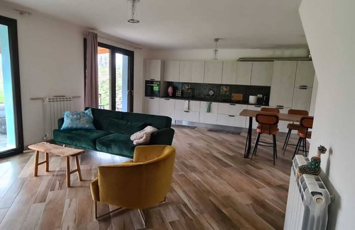 Terranuova Bracciolini House | Blue villa surrounded by greenery between Arezzo Florence and Siena