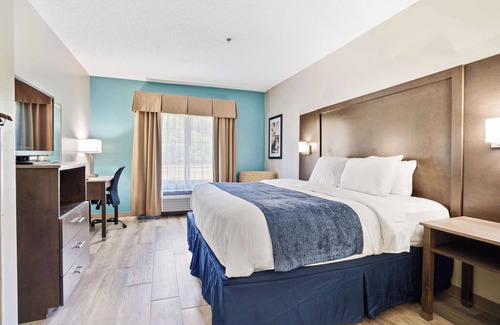 Sneads Ferry Hotel | Blue Water Inn & Suites, BW Signature Collection