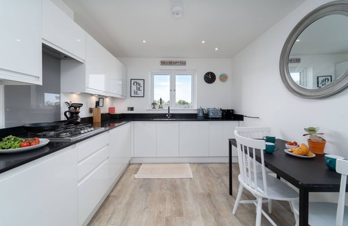 St Ives Apartment | Blue Water – Sleeps 5 – Parking – Dog Friendly (Max Two) – Outside Space