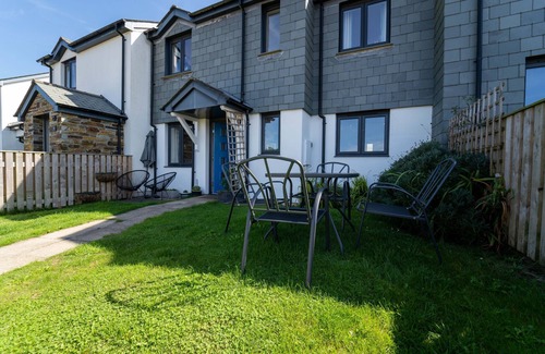 St Ives Apartment | Blue Water – Sleeps 5 – Parking – Dog Friendly (Max Two) – Outside Space