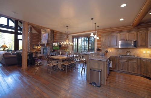Victor House | Blue Winged Olive Cabin. Luxury Log Home in Victor, ID. A/C. Borders Forest