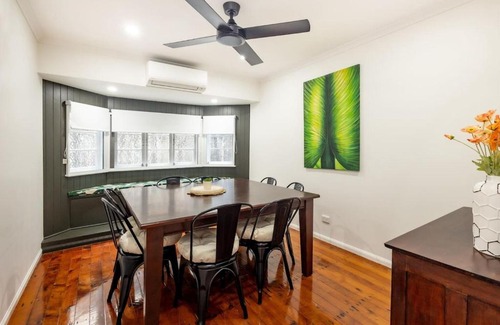 Parramatta Park House | Bluebell Charm Cairns 4BR Home, 3 min to Hospital