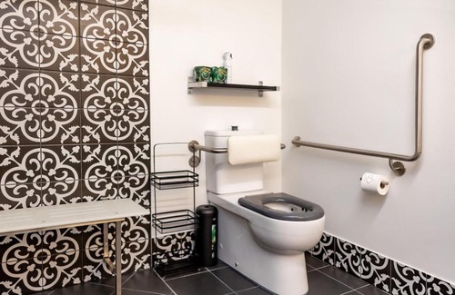 Parramatta Park House | Bluebell Charm Cairns 4BR Home, 3 min to Hospital