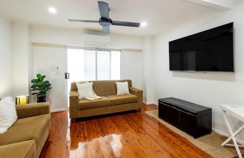 Parramatta Park House | Bluebell Charm Cairns 4BR Home, 3 min to Hospital
