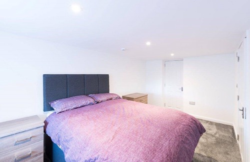 Banff House | "Bluebell" is a double bedroom with en-suite within Josie's House in Banff