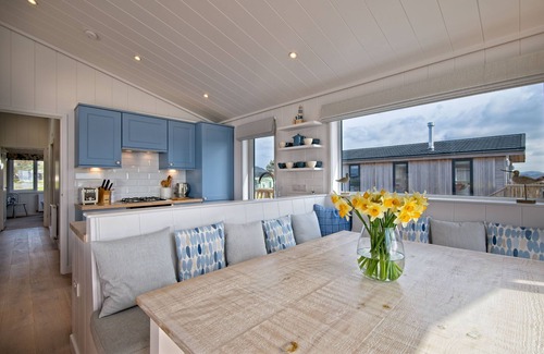 Castle Douglas Cottage | Bluebell Lodge - a lodge that sleeps 6 guests in 3 bedrooms