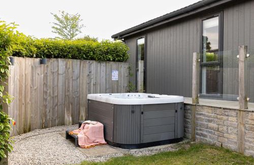 Lifton House | Bluebell Lodge, 29 Roadford Lake Lodges