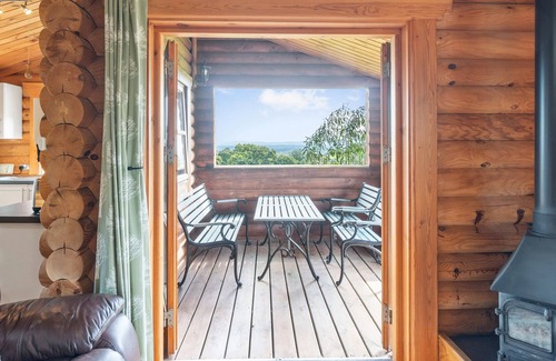 Highampton House | BLUEBELLS, family friendly, character holiday cottage in Sheepwash