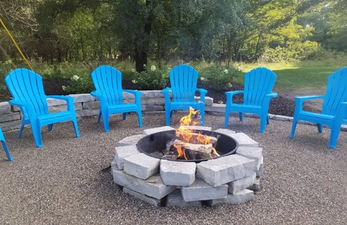 Saugatuck Cottage | Blueberry Cotg, Saugatuck. Walk downtown. Clean, crisp, colorful, convenient.